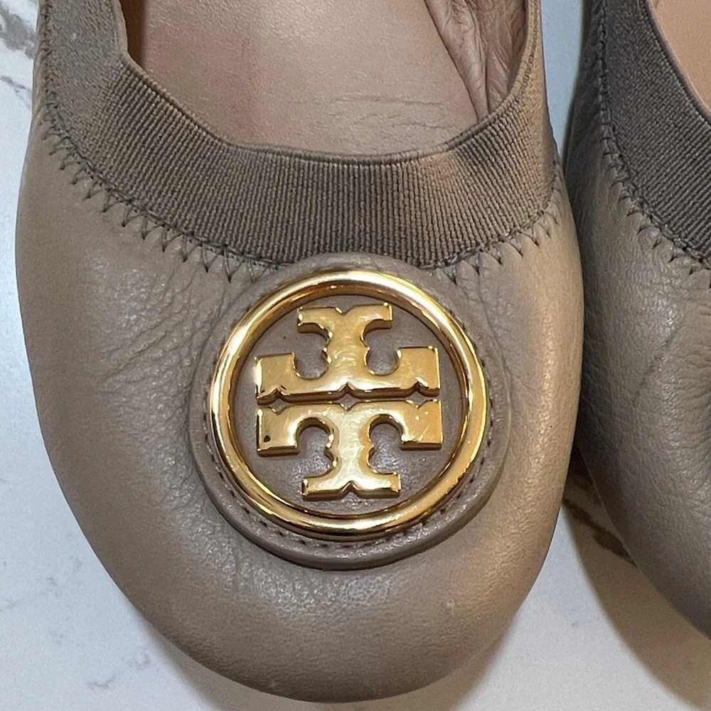 Tory Burch Women's Sand Caroline 2 Flats with Gold Logo size 8M